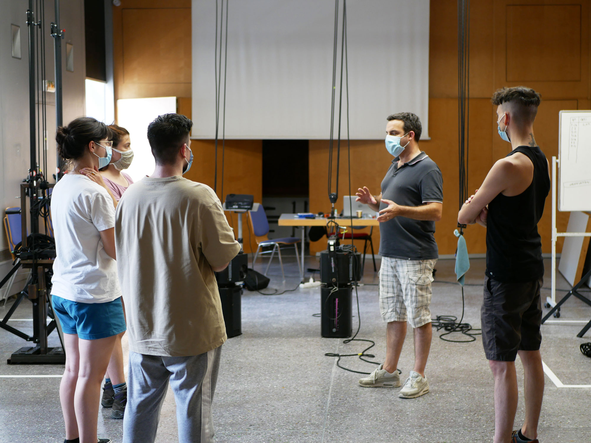 Ateliers de découverte des enjeux de la création en techniques du spectacle. Avignon – juillet 2020