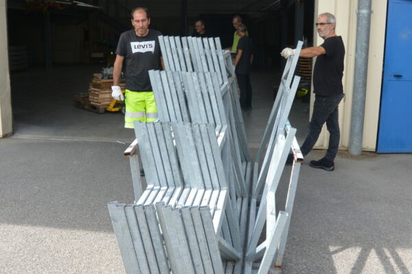 Montage de gradins et tribunes démontables – Ville de Valréas - ©Nadia L. / ISTS