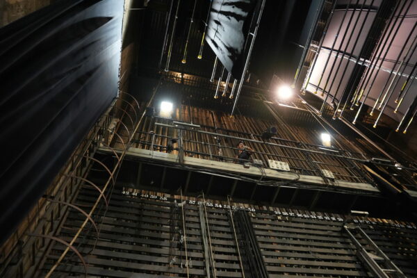 Travail en hauteur au Théâtre de Nîmes / ©Nadia L - ISTS