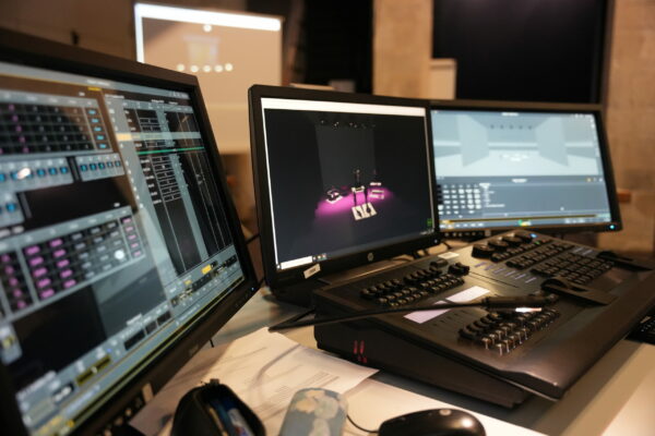 Consoles EOS Niveau 2 / ©Nadia L - ISTS