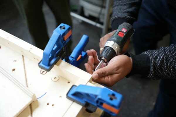 Assemblage de châssis avec visseuse